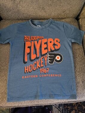 NHL Philadelphia Flyers Blue Tee with Orange Graphic Size 5/6